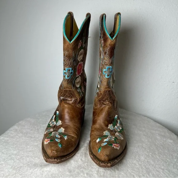 MACIE BEAN WOMEN'S ROSE GARDEN WESTERN BOOTS -
SNIP TOE - Picture 4 of 15